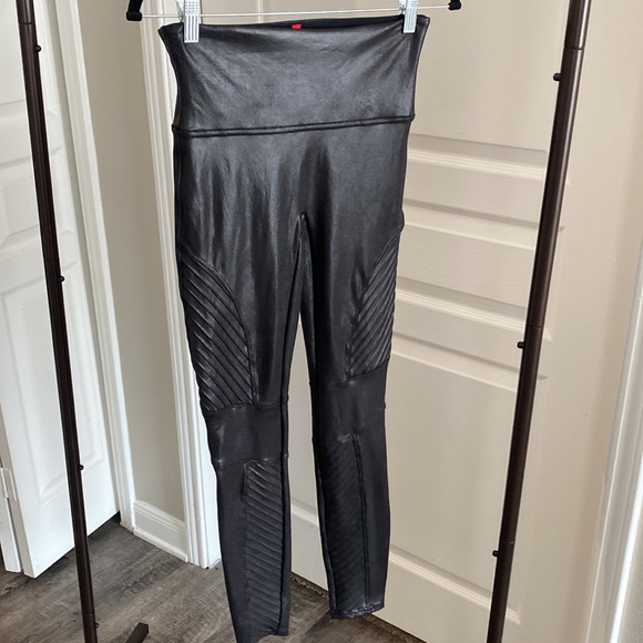 SPANX Faux Leather Moto Leggings Size Medium - Picture 2 of 9